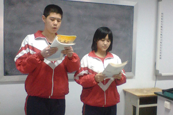 高一年级语文组举办诗歌朗诵比赛