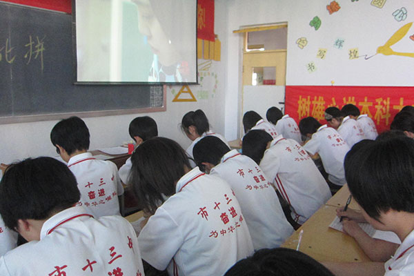 我校同学参加河北电视台《脑力冲击波—汉字大比拼》同步听写大赛
