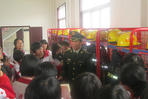中国消防日,我校学生代表走进桃城区公安消防大队