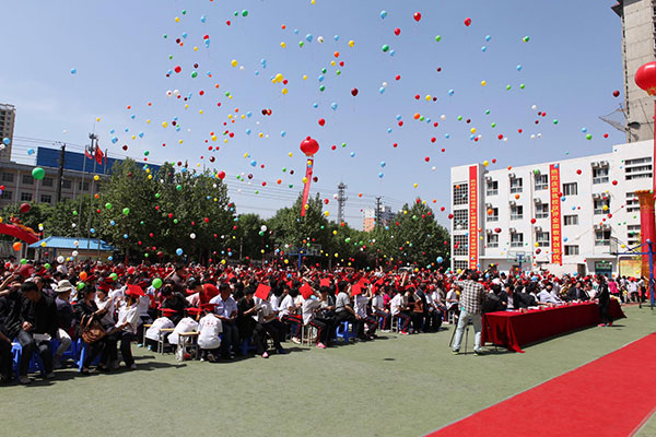 衡水晚报:市十隆重举行五四礼活动